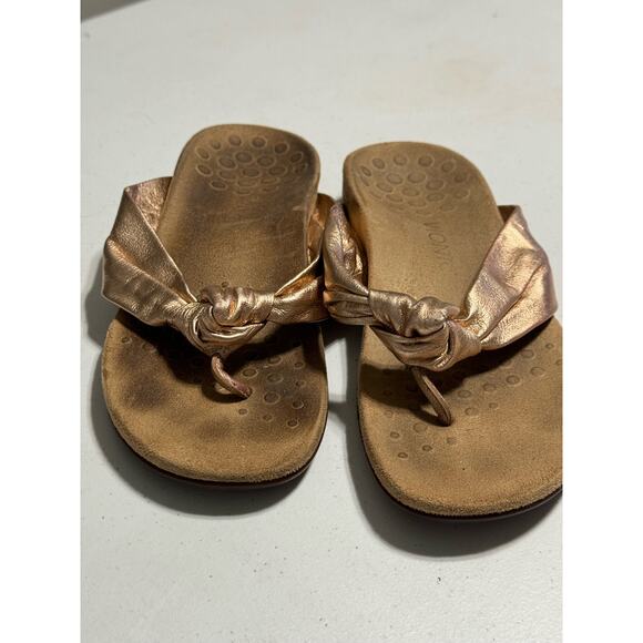 Vionic Pippa Gold Leather Thong Flip Flops Sz 7.5 - Picture 3 of 4